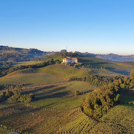 Spa Do Vinho Condominio Vitivinicola Bento Gonçalves Esterno foto A view of the Monferrato hills