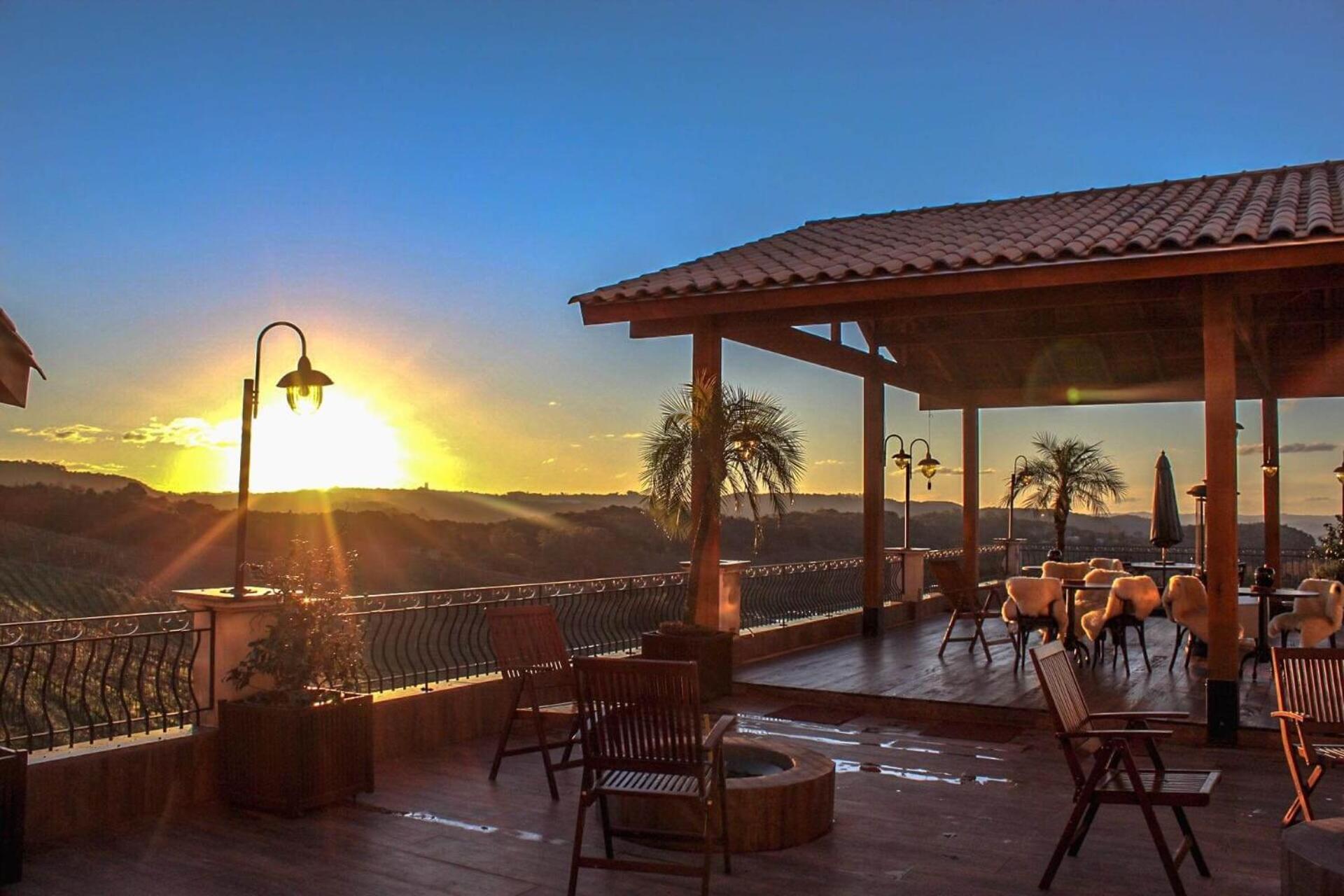 Spa Do Vinho Condominio Vitivinicola Bento Gonçalves Esterno foto Sunset at the hotel