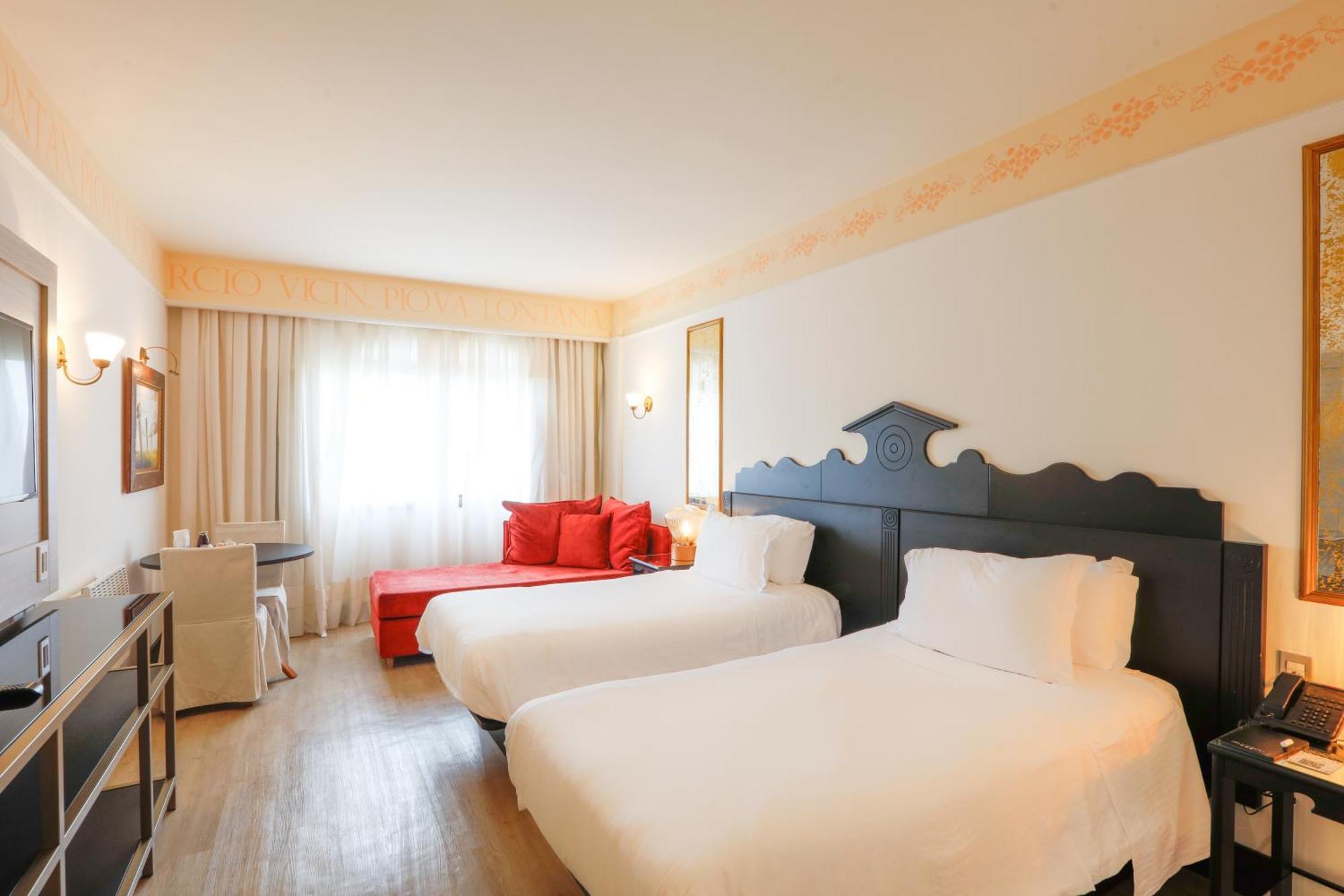 Spa Do Vinho Condominio Vitivinicola Bento Gonçalves Esterno foto A typical room at a Novotel