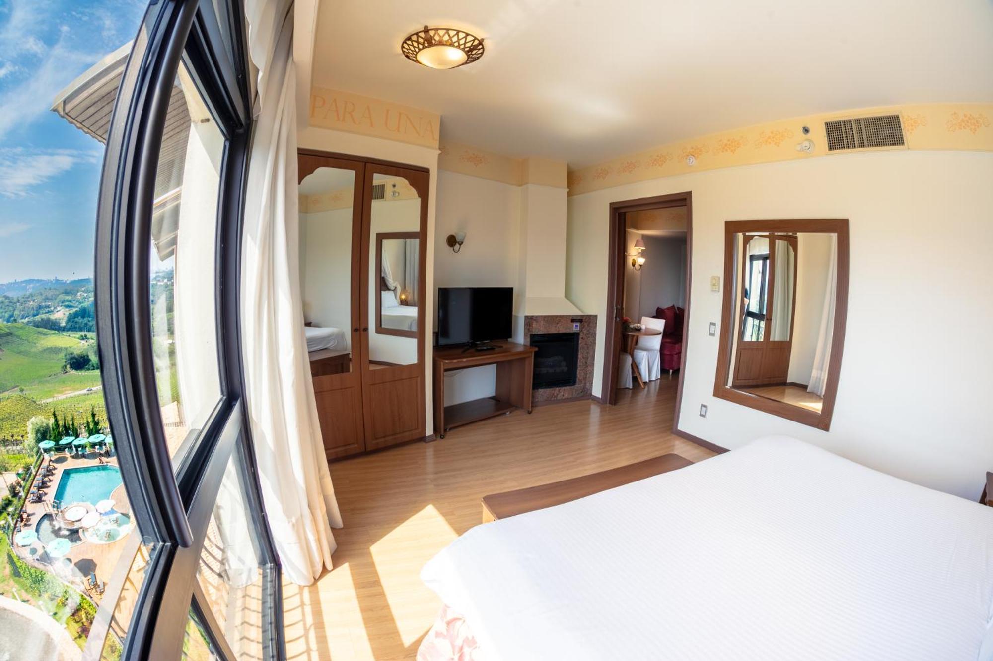 Spa Do Vinho Condominio Vitivinicola Bento Gonçalves Esterno foto A room at the hotel