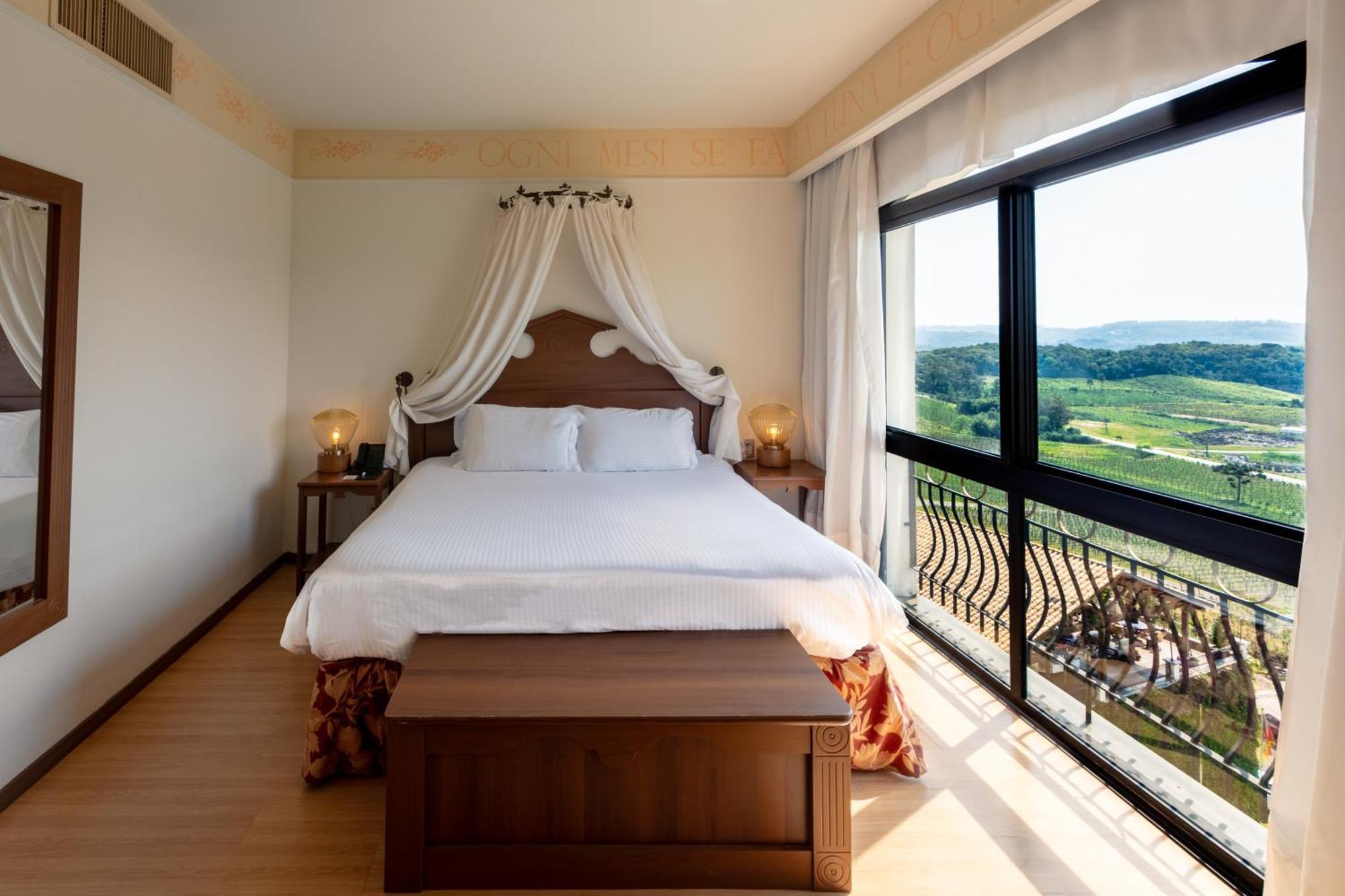 Spa Do Vinho Condominio Vitivinicola Bento Gonçalves Esterno foto A bedroom at the hotel