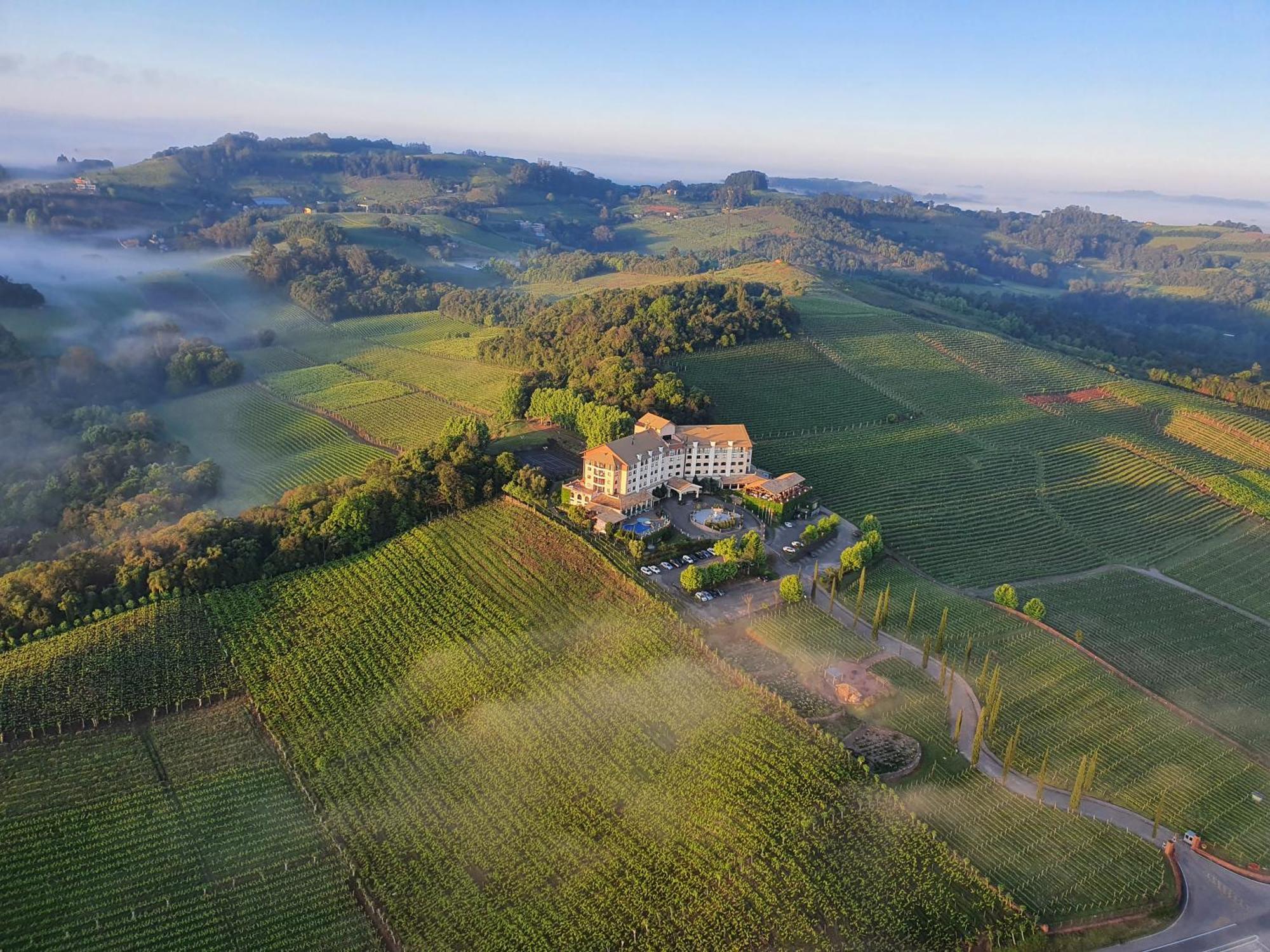 Spa Do Vinho Condominio Vitivinicola Bento Gonçalves Esterno foto Aerial view of the winery