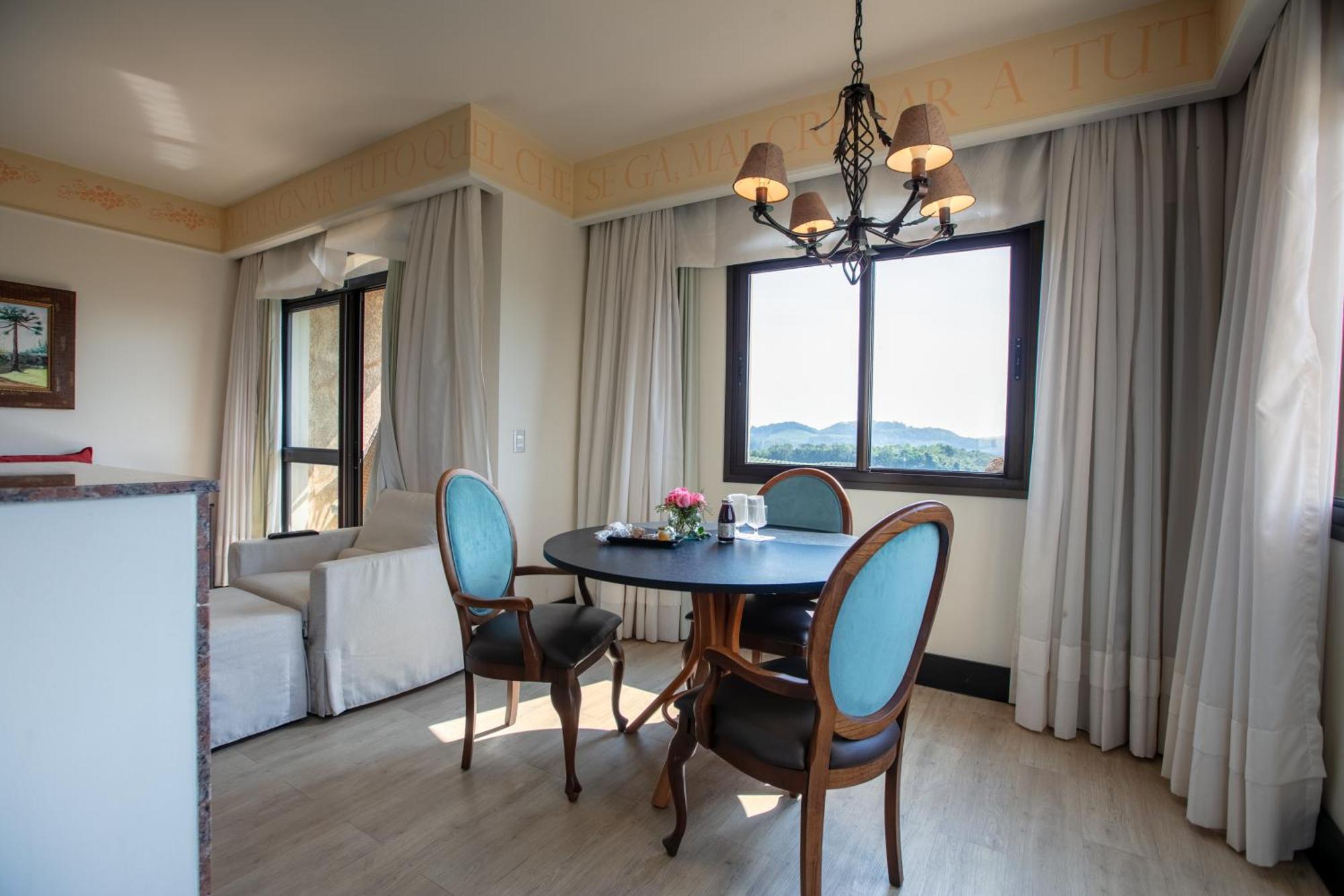 Spa Do Vinho Condominio Vitivinicola Bento Gonçalves Esterno foto A dining room